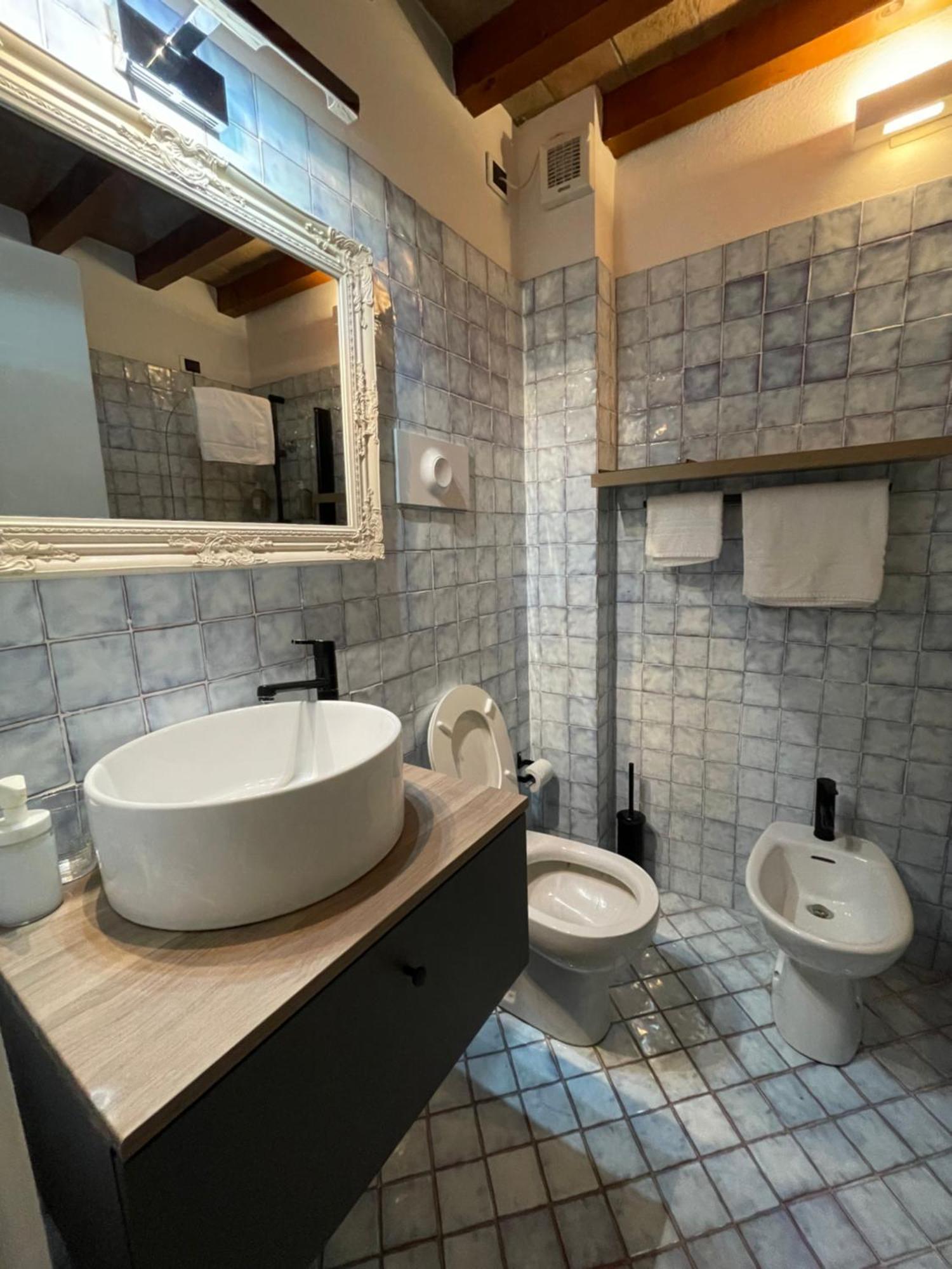 Le Camere Di Bsuites Affittacamere ปาร์มา ห้อง รูปภาพ