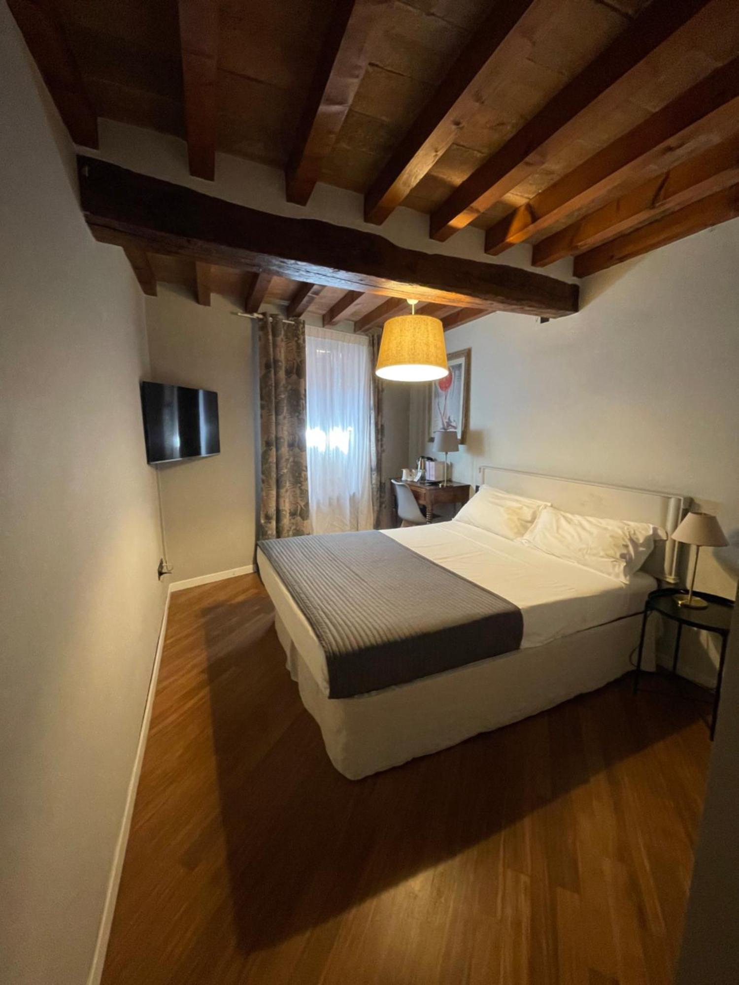 Le Camere Di Bsuites Affittacamere ปาร์มา ภายนอก รูปภาพ