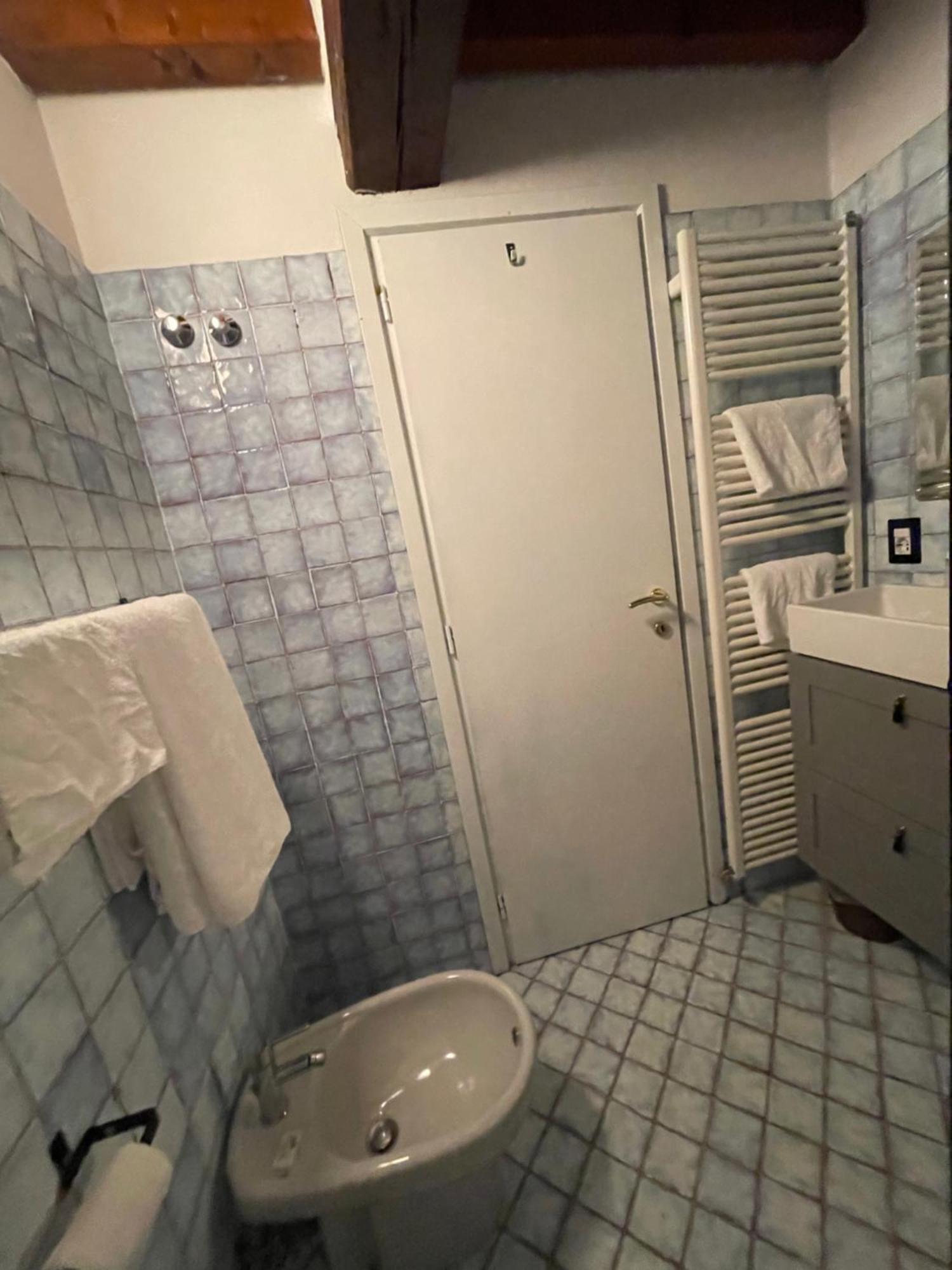 Le Camere Di Bsuites Affittacamere ปาร์มา ห้อง รูปภาพ